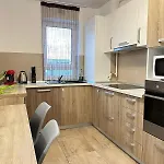 Inchis Near Coresi Mall Apartamento