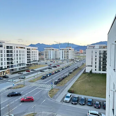 Inchis Near Coresi Mall شقة براشوف