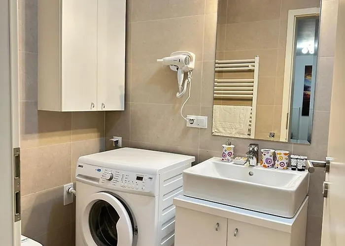 公寓 Inchis Near Coresi Mall