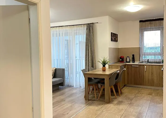 Inchis Near Coresi Mall *