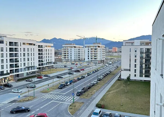 Inchis Near Coresi Mall 公寓 布拉索夫