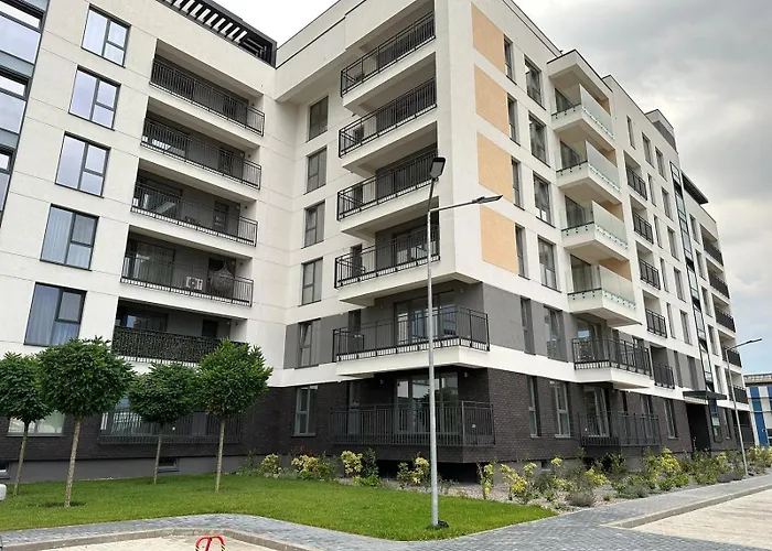 Inchis Near Coresi Mall