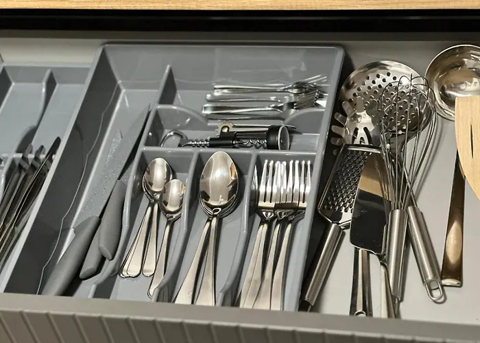 Inchis Near Coresi Mall 公寓 *